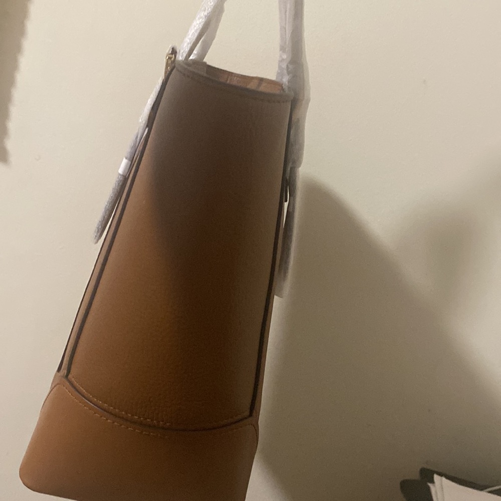 Brand New Micheal Kors Leather Brown Luggage size Bag.. - Picture 6 of 7